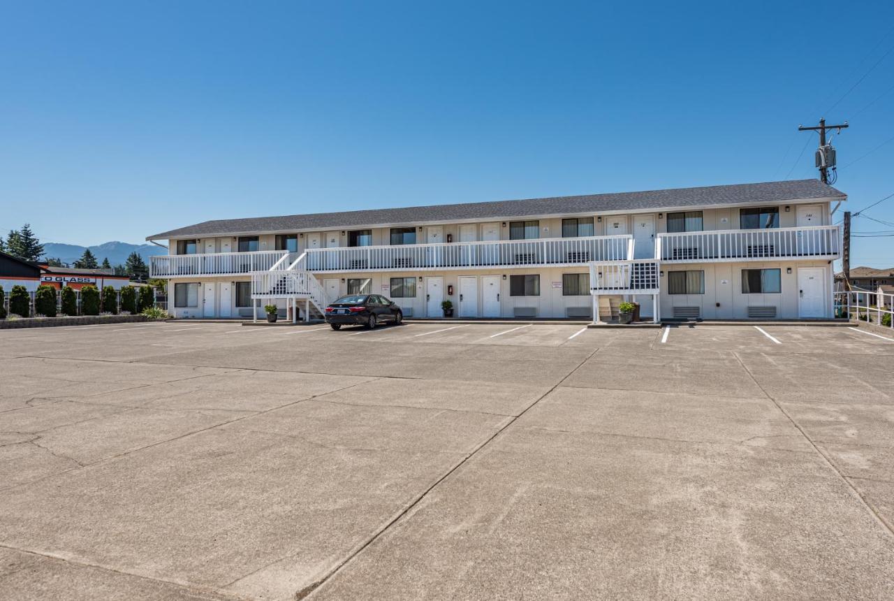 Sundowner Motel Скуим Екстериор снимка
