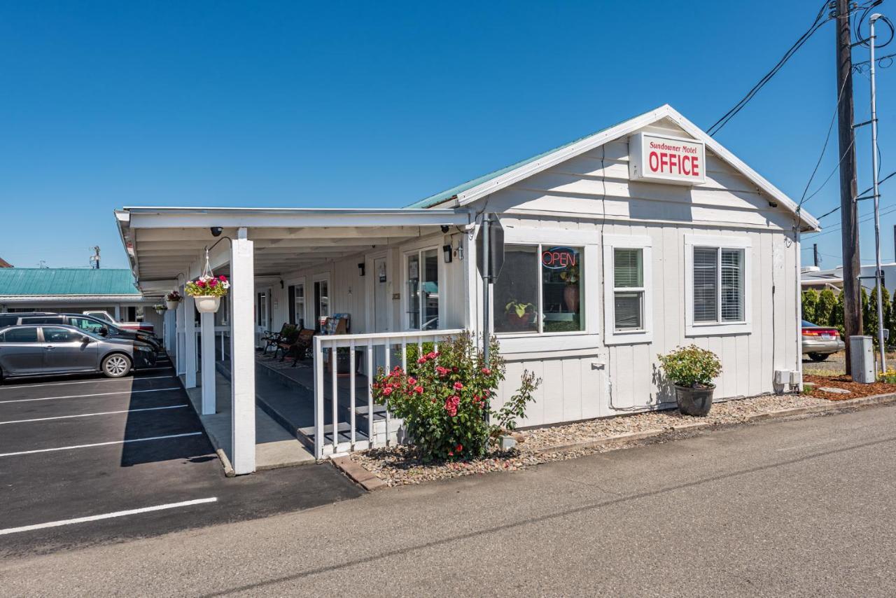 Sundowner Motel Скуим Екстериор снимка