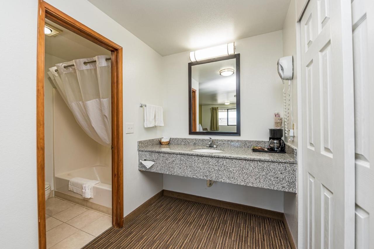 Sundowner Motel Скуим Екстериор снимка