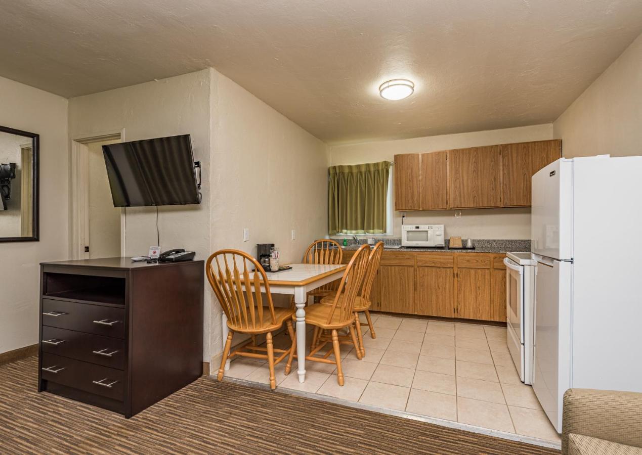 Sundowner Motel Скуим Екстериор снимка