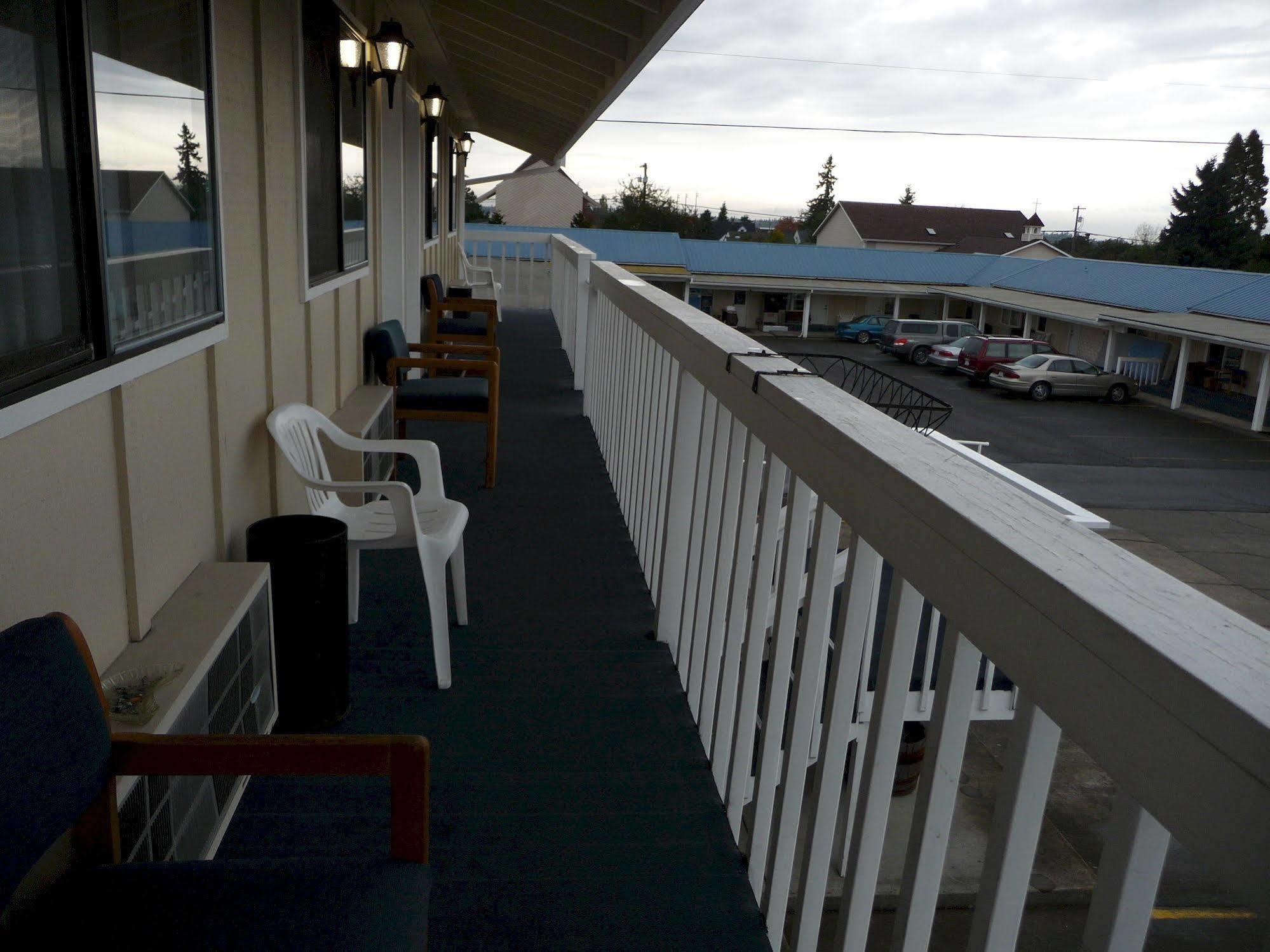Sundowner Motel Скуим Екстериор снимка