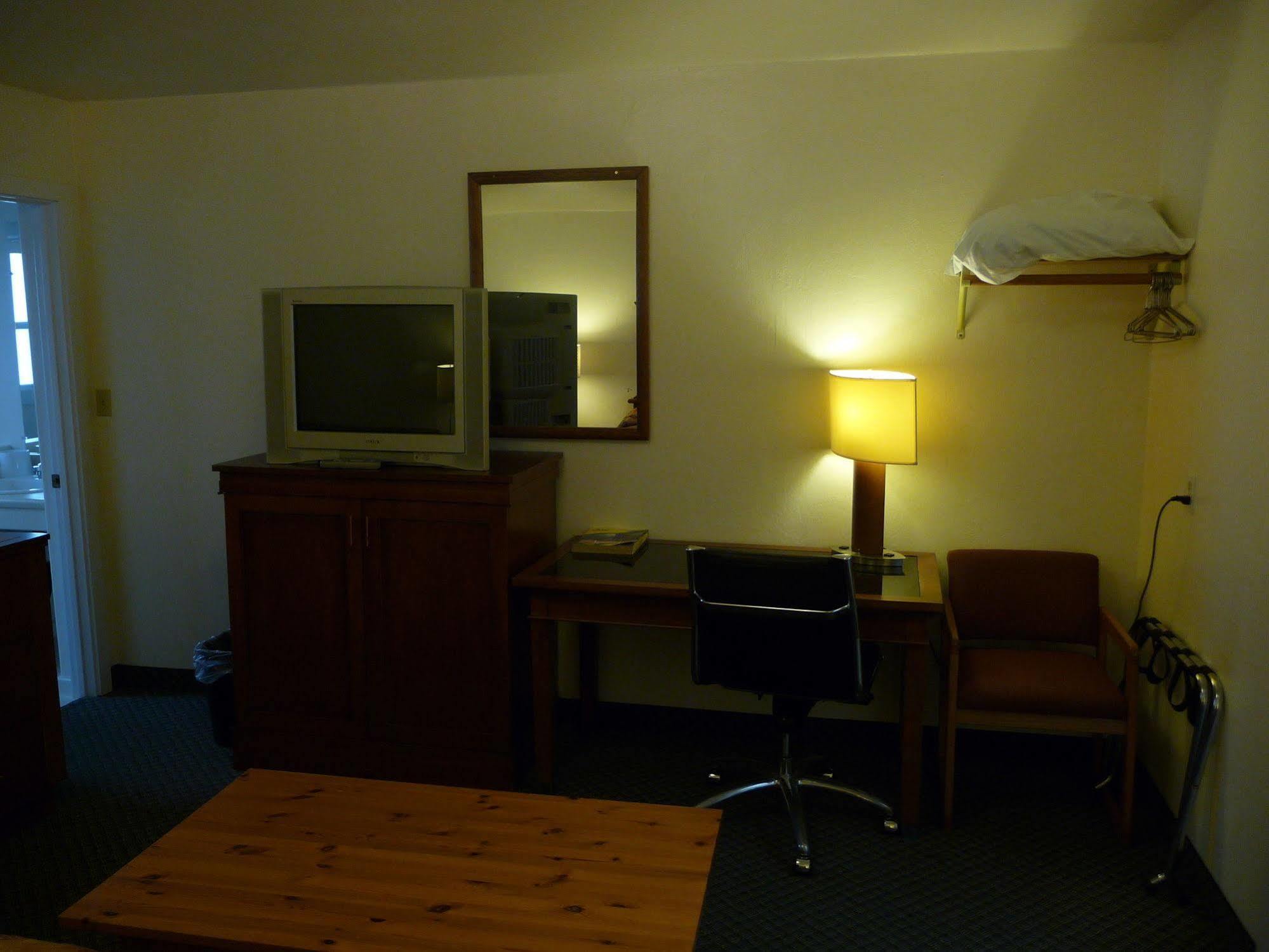 Sundowner Motel Скуим Екстериор снимка
