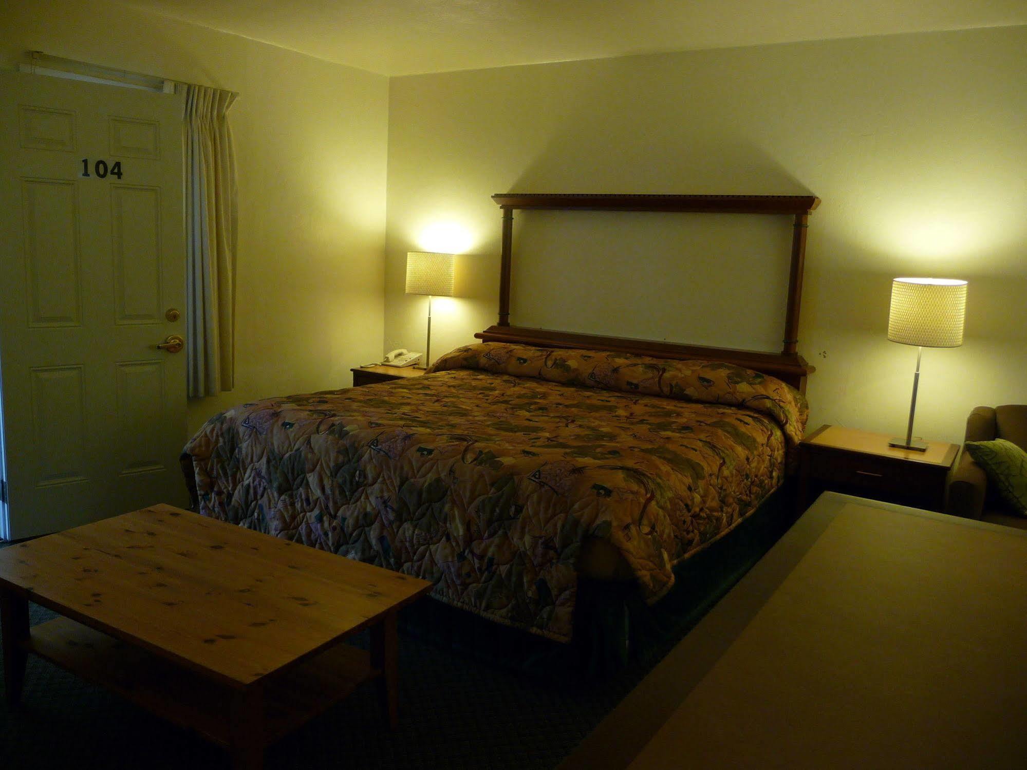 Sundowner Motel Скуим Екстериор снимка