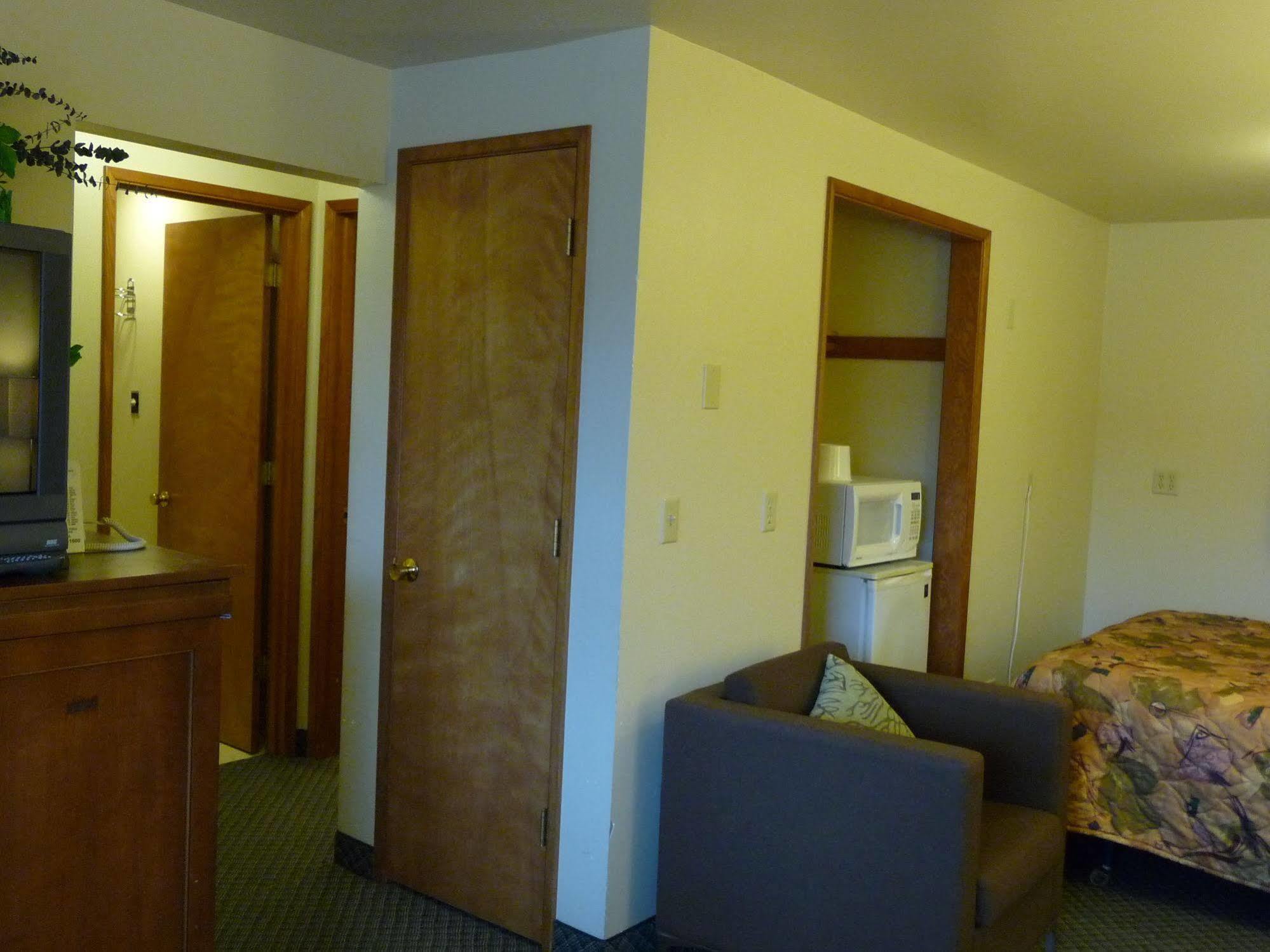 Sundowner Motel Скуим Екстериор снимка
