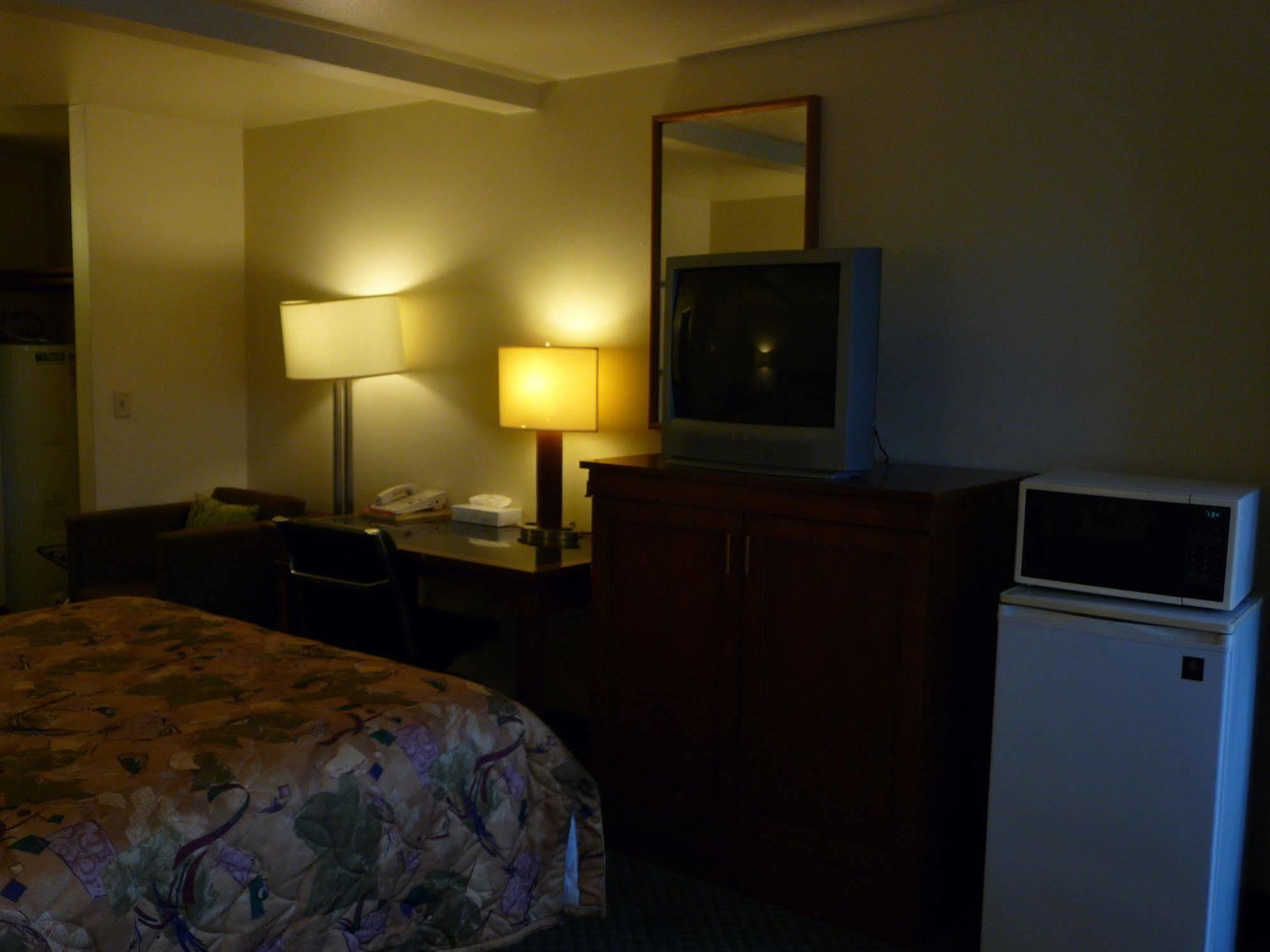 Sundowner Motel Скуим Екстериор снимка