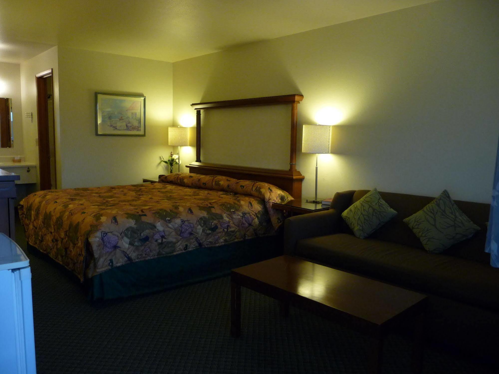 Sundowner Motel Скуим Екстериор снимка