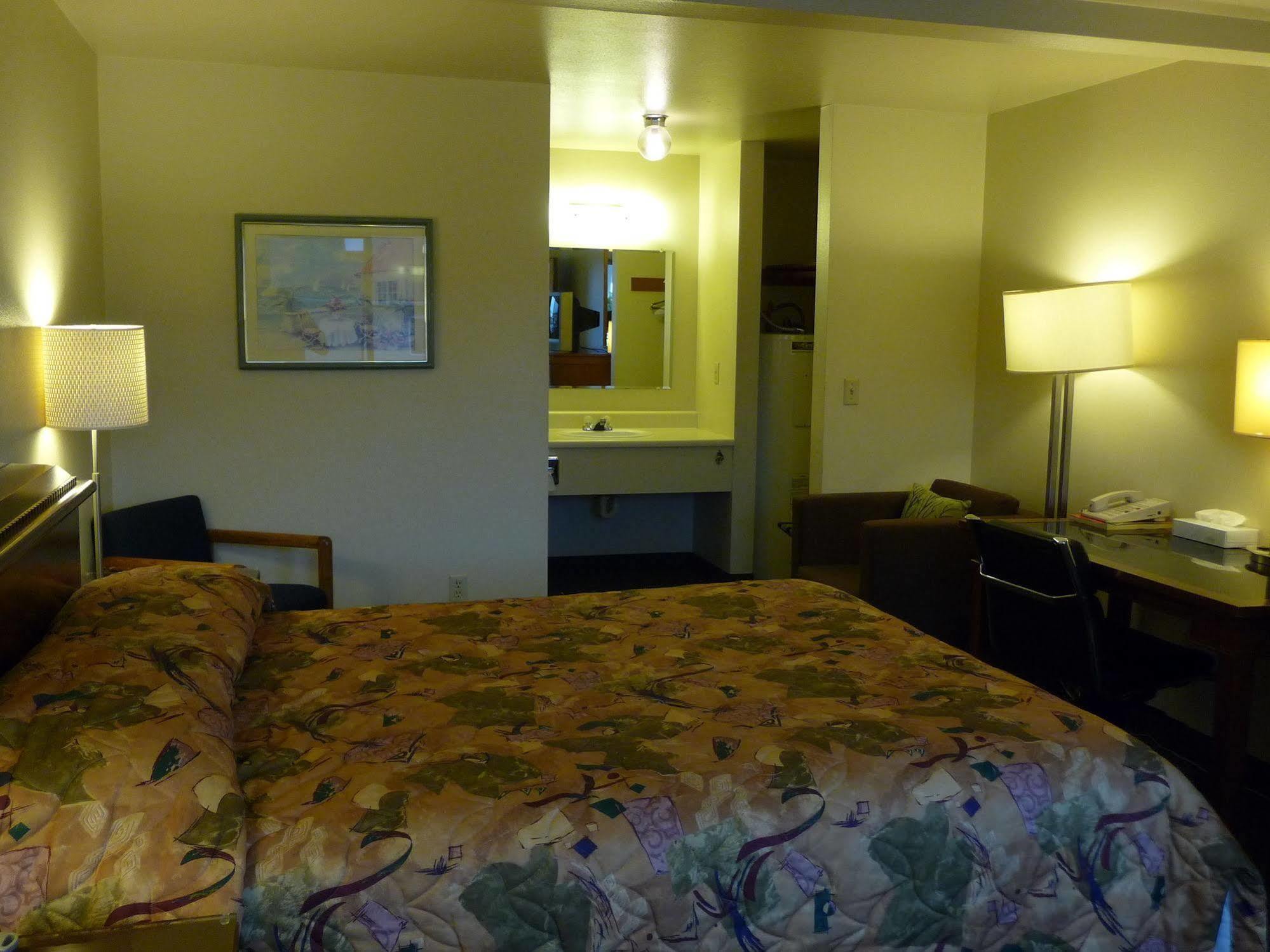 Sundowner Motel Скуим Екстериор снимка