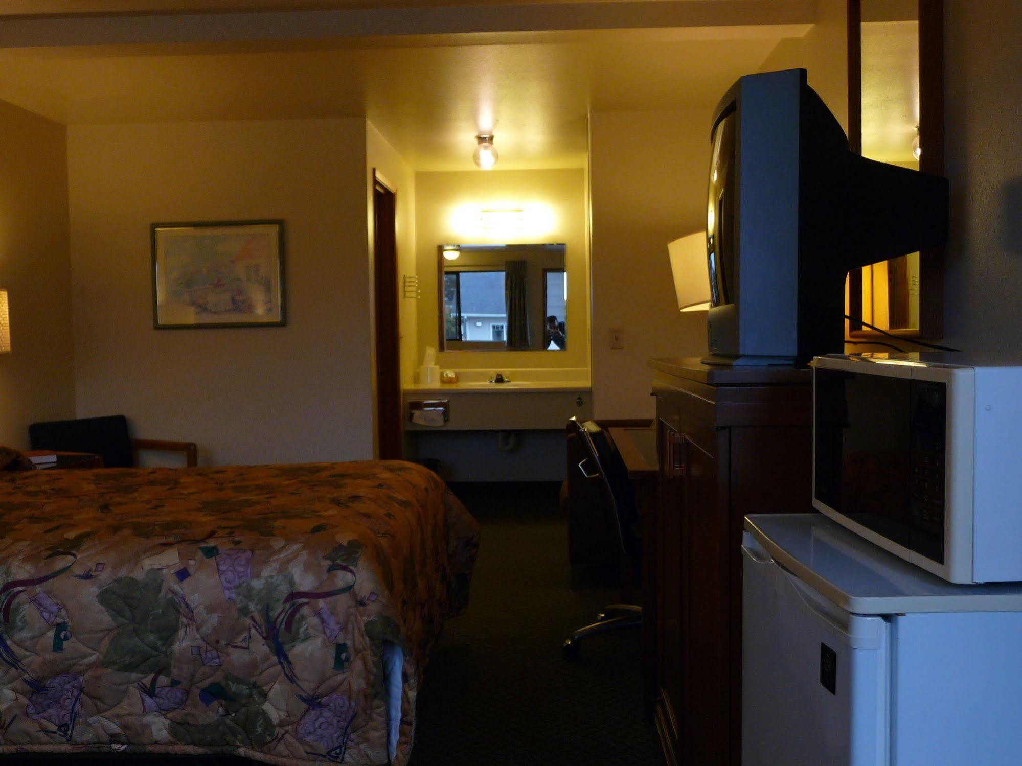 Sundowner Motel Скуим Екстериор снимка