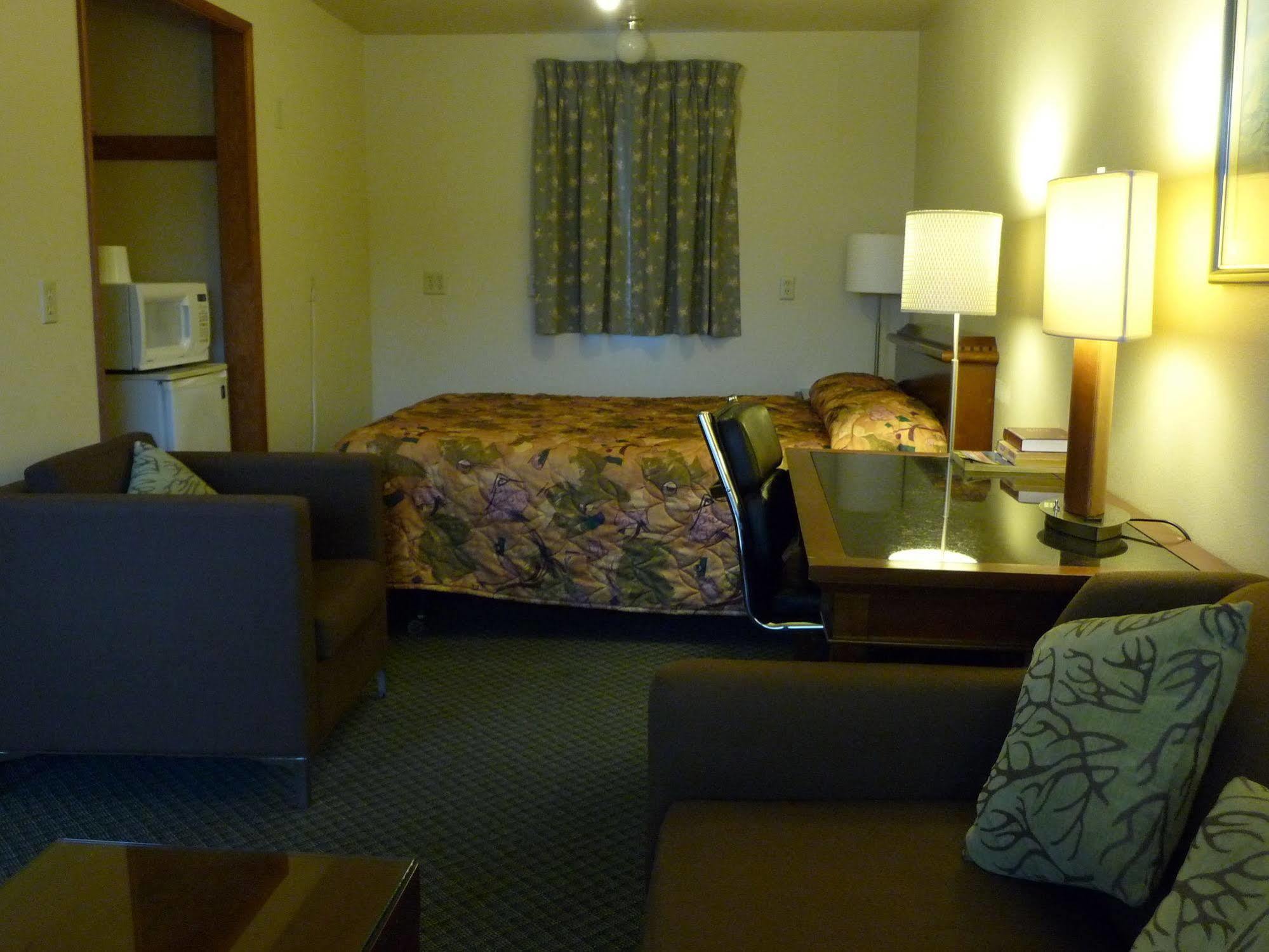 Sundowner Motel Скуим Екстериор снимка