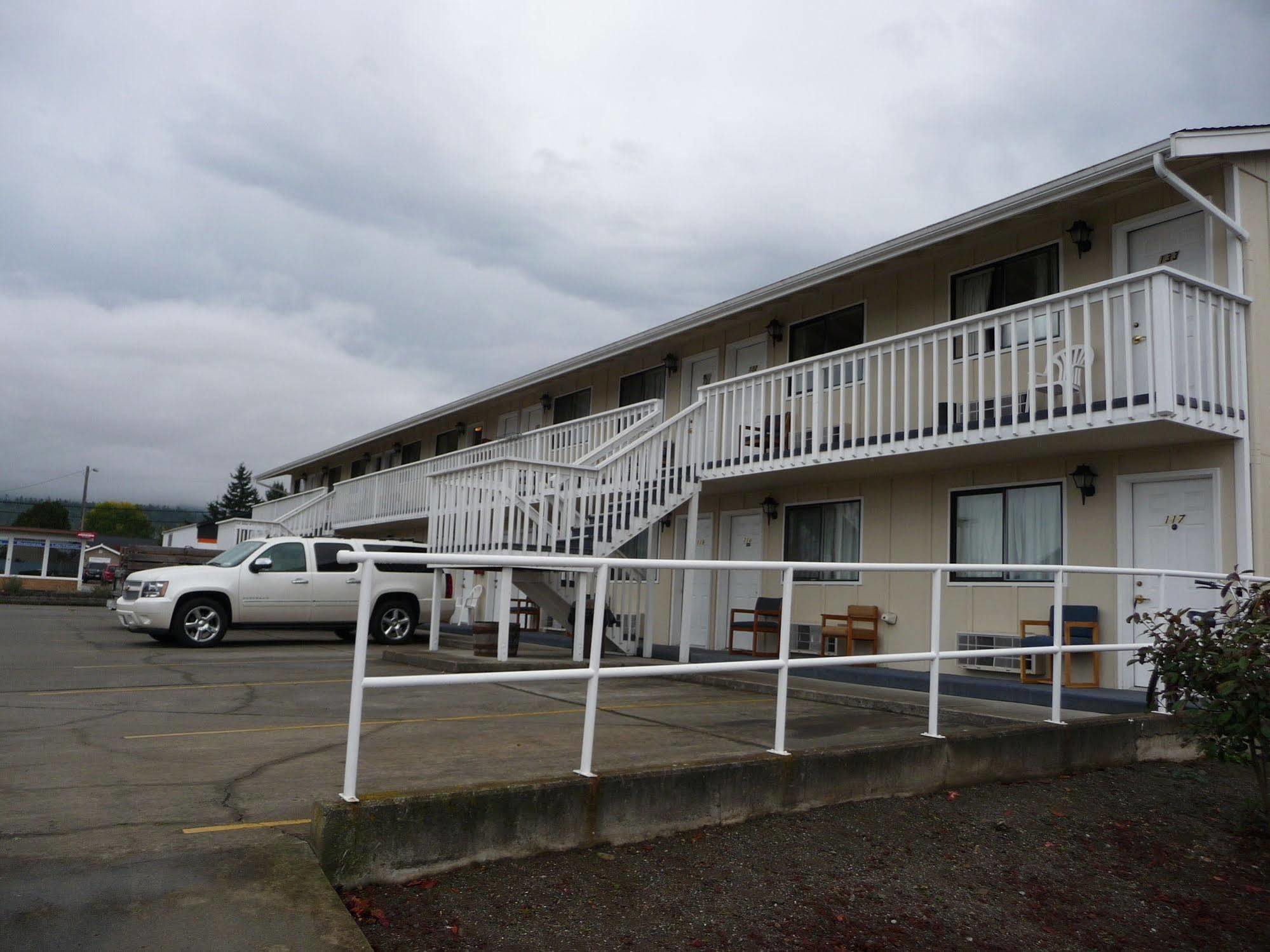 Sundowner Motel Скуим Екстериор снимка