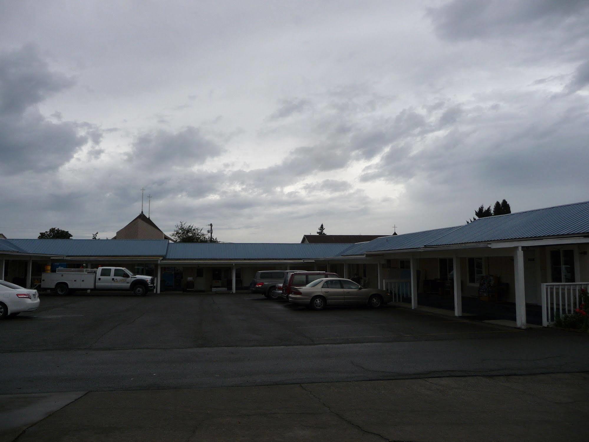 Sundowner Motel Скуим Екстериор снимка